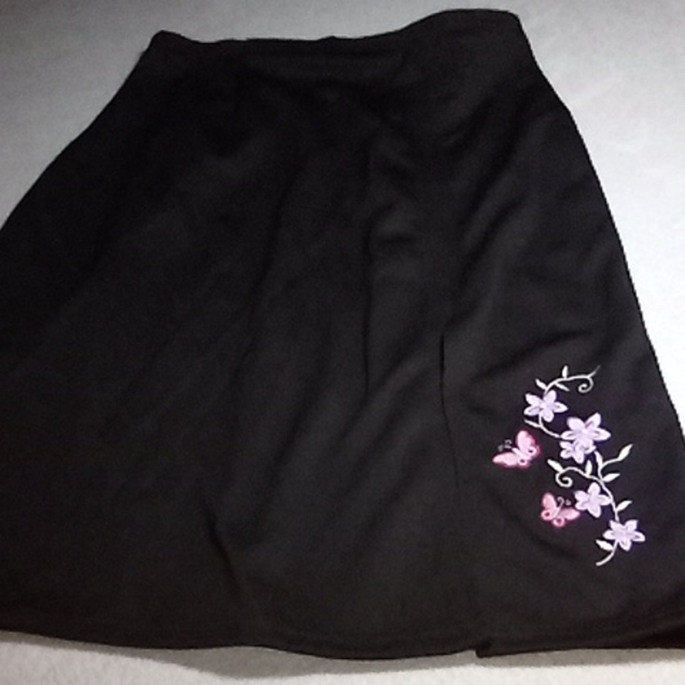 Derek Heart Medium Womans Black Skirt Pink & Purple Floral/Butterfly Embroidery - Picture 1 of 9